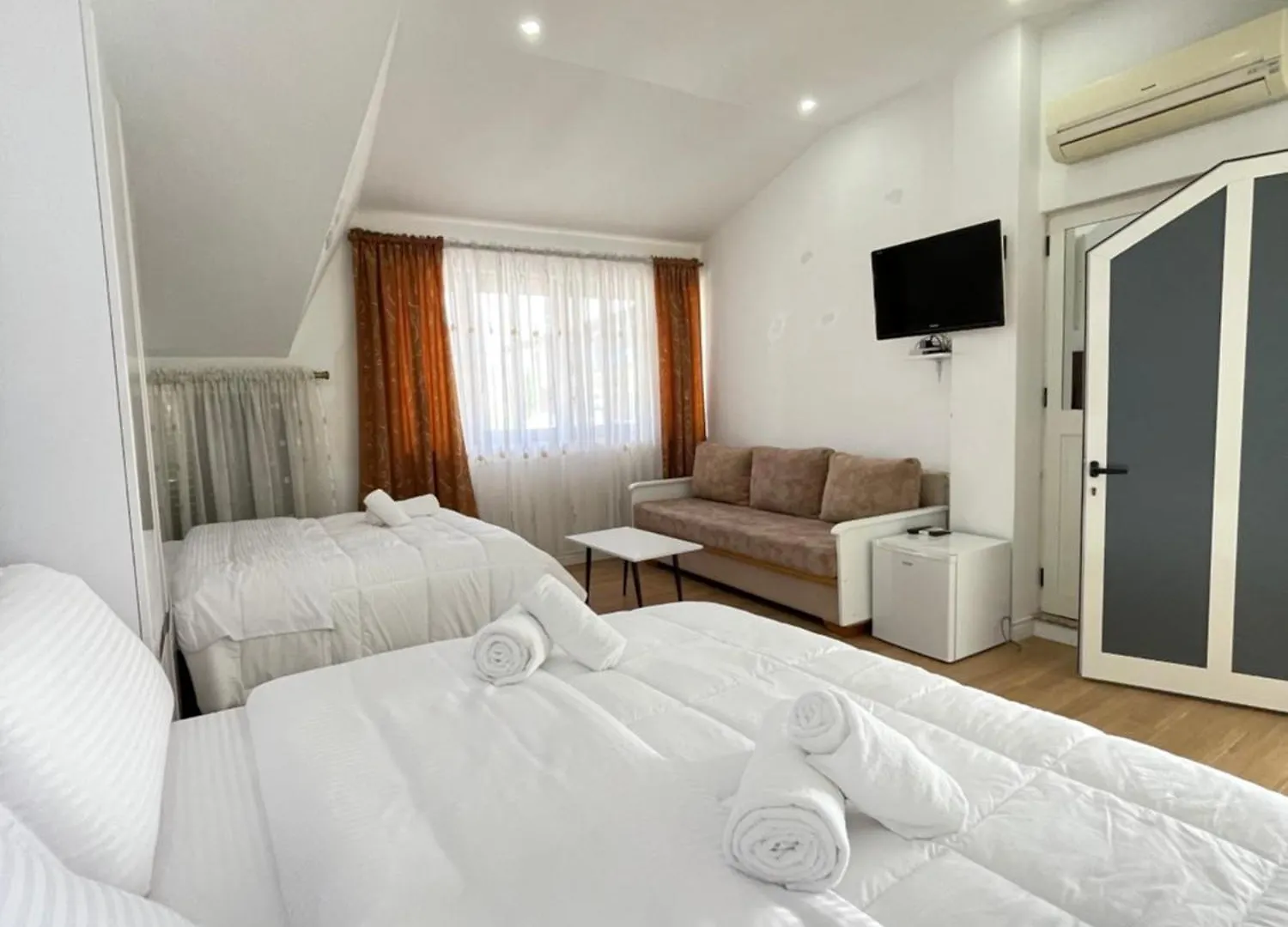 Vila Nela Shkoder 0*,  Albania